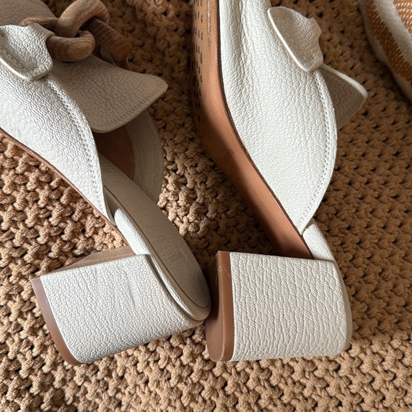 Pedro Garcia Beige Chain Detail Sandals - Picture 12 of 12